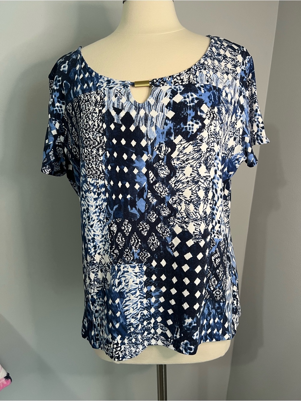 Rafaella Size XL Blue White Geometric Abstract Pattern Short Sleeve Cotton Top